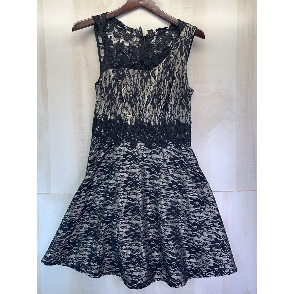 One by Eight Black Lace W/Satin Style Party/Prom Dress Size 4-4311